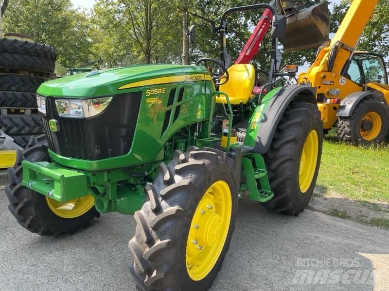 John Deere 5058E Traktory