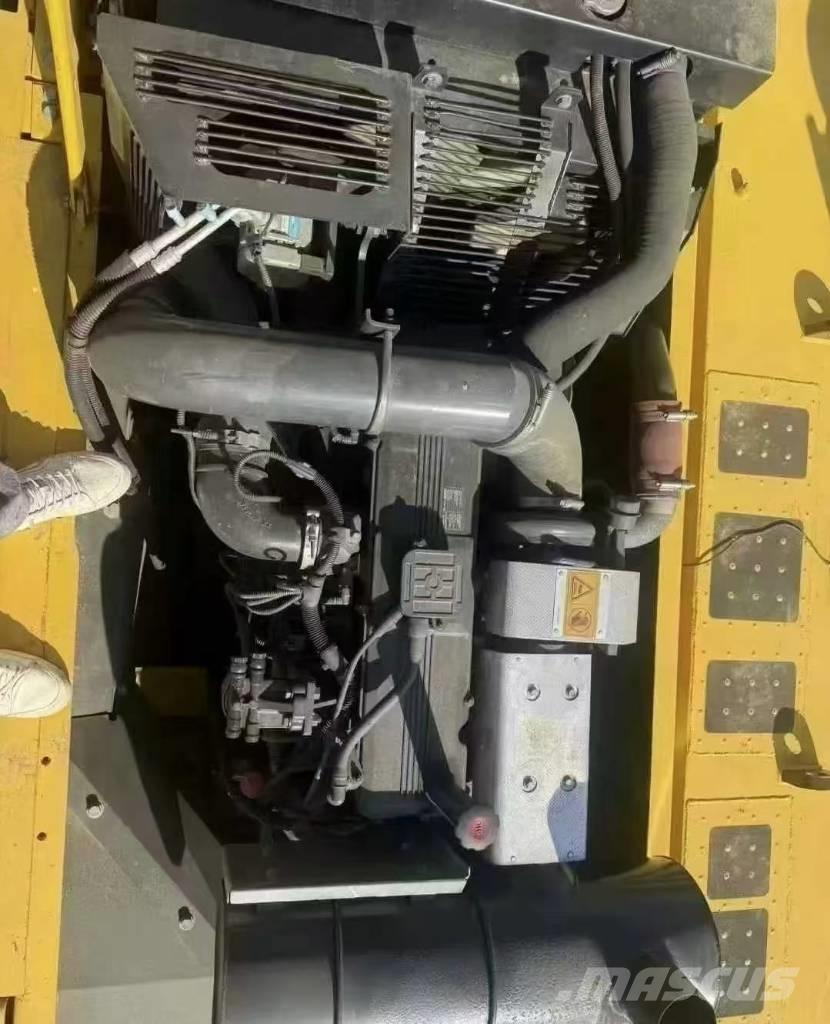 Komatsu PC 350 Pásová rýpadla