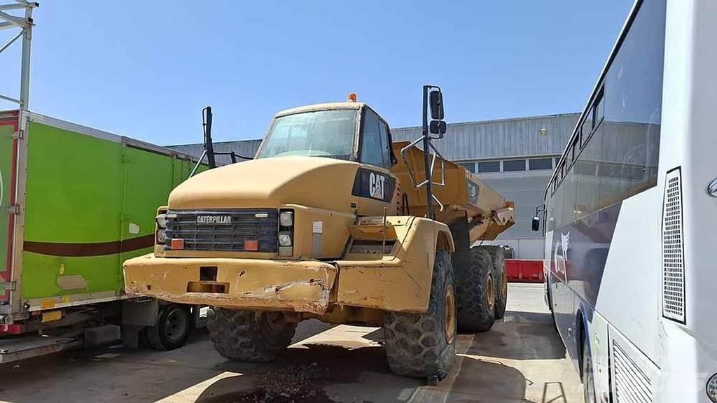 CAT 740 Další