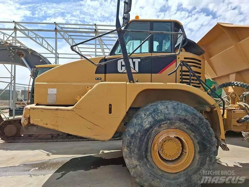 CAT 740 Další
