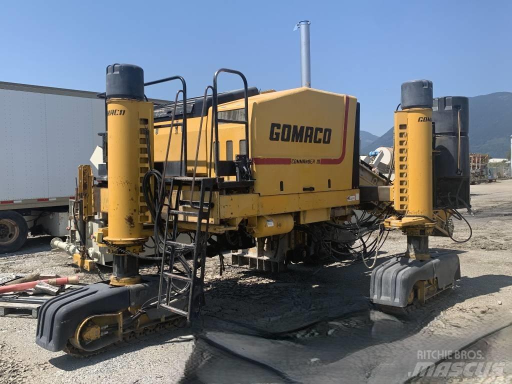 Gomaco Commander III Stroje na betonové dlaždice