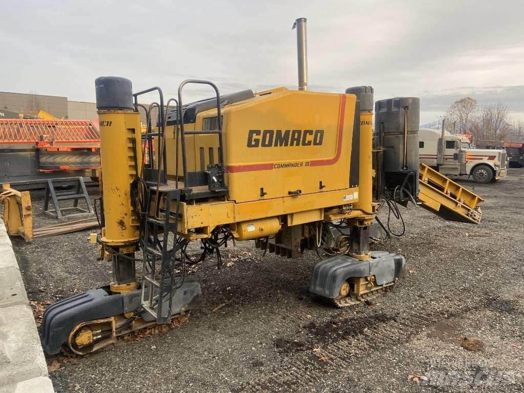 Gomaco Commander III Stroje na betonové dlaždice