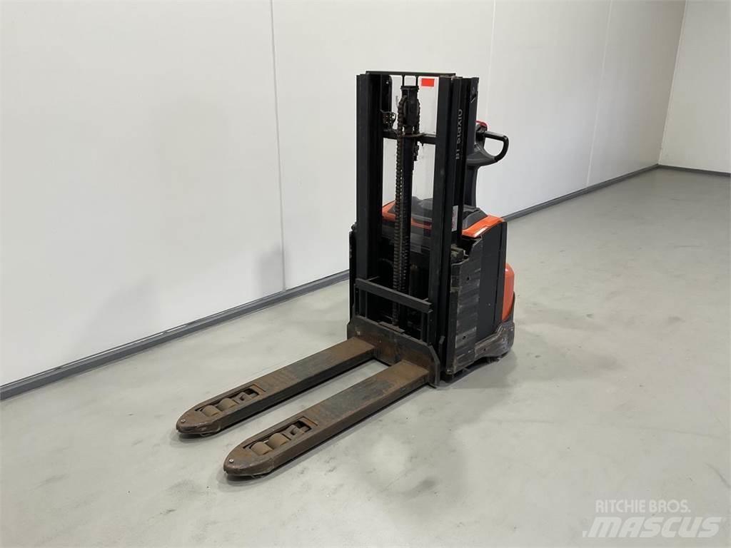 Toyota SWE200D Samohybné vozíky