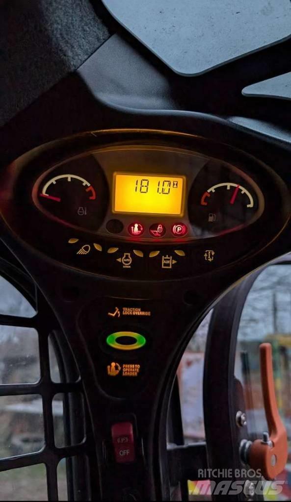 Bobcat T 450 Smykem řízené nakladače