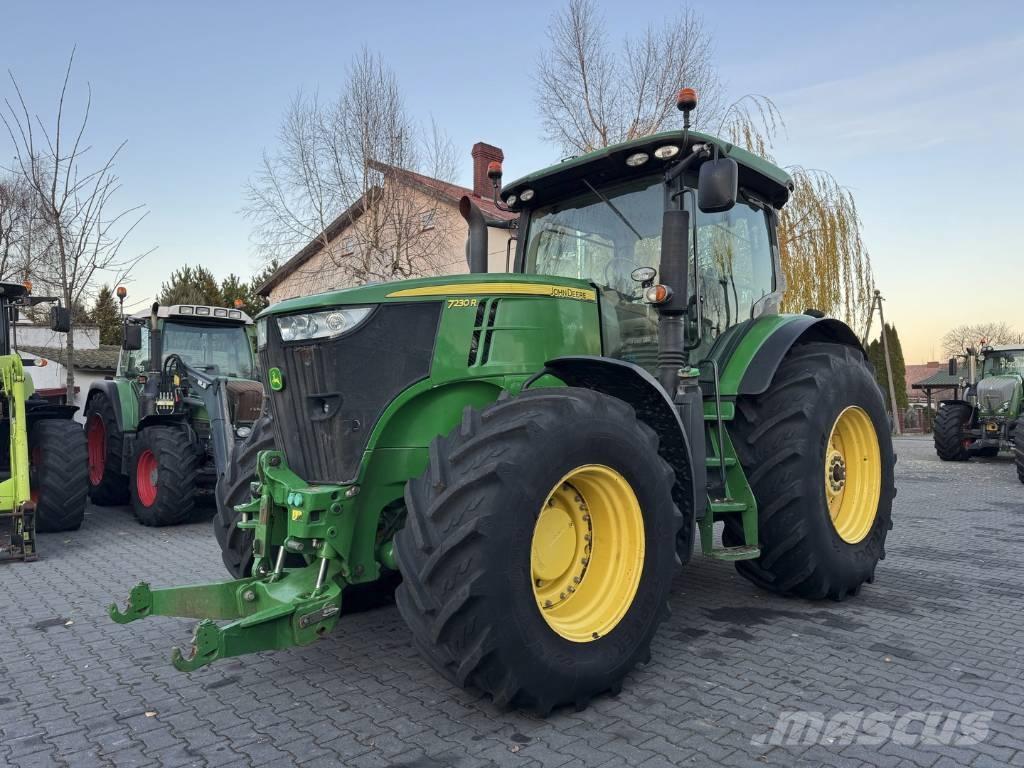 John Deere 7230R Traktory