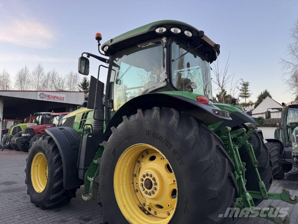 John Deere 7230R Traktory
