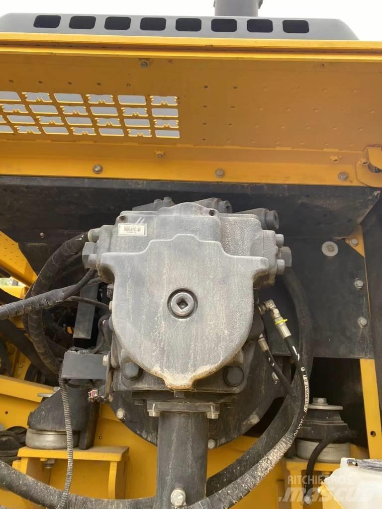 Komatsu 450LC-8 Pásová rýpadla