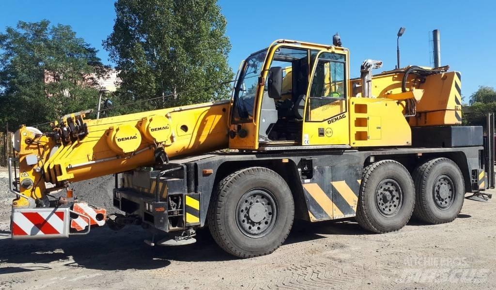 Demag AC 40-1 City Univerzální terénní jeřáby
