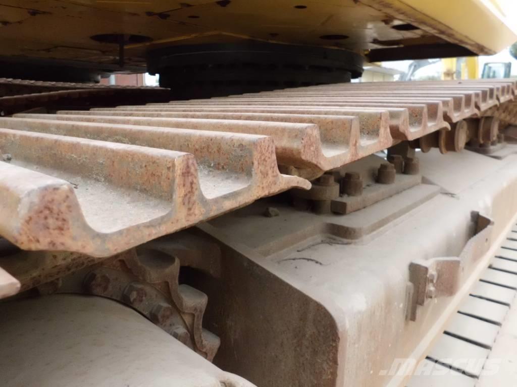 Komatsu PC 450 Pásová rýpadla