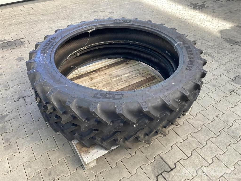 BKT 270/95R46 Pneumatiky, kola a ráfky
