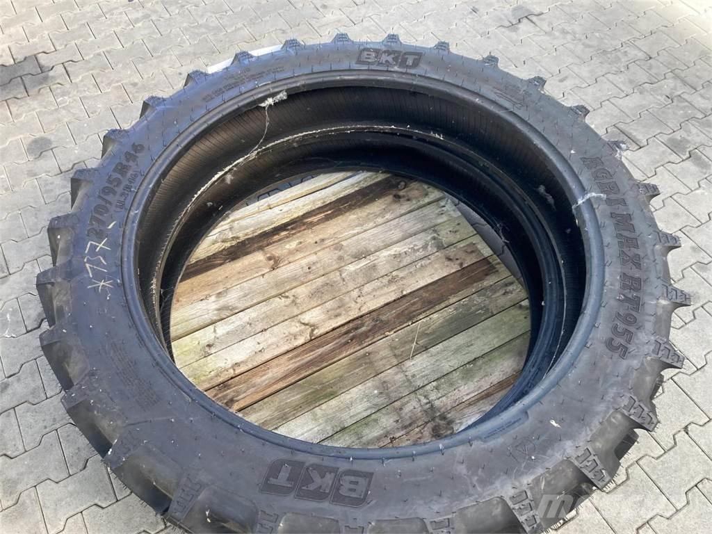 BKT 270/95R46 Pneumatiky, kola a ráfky