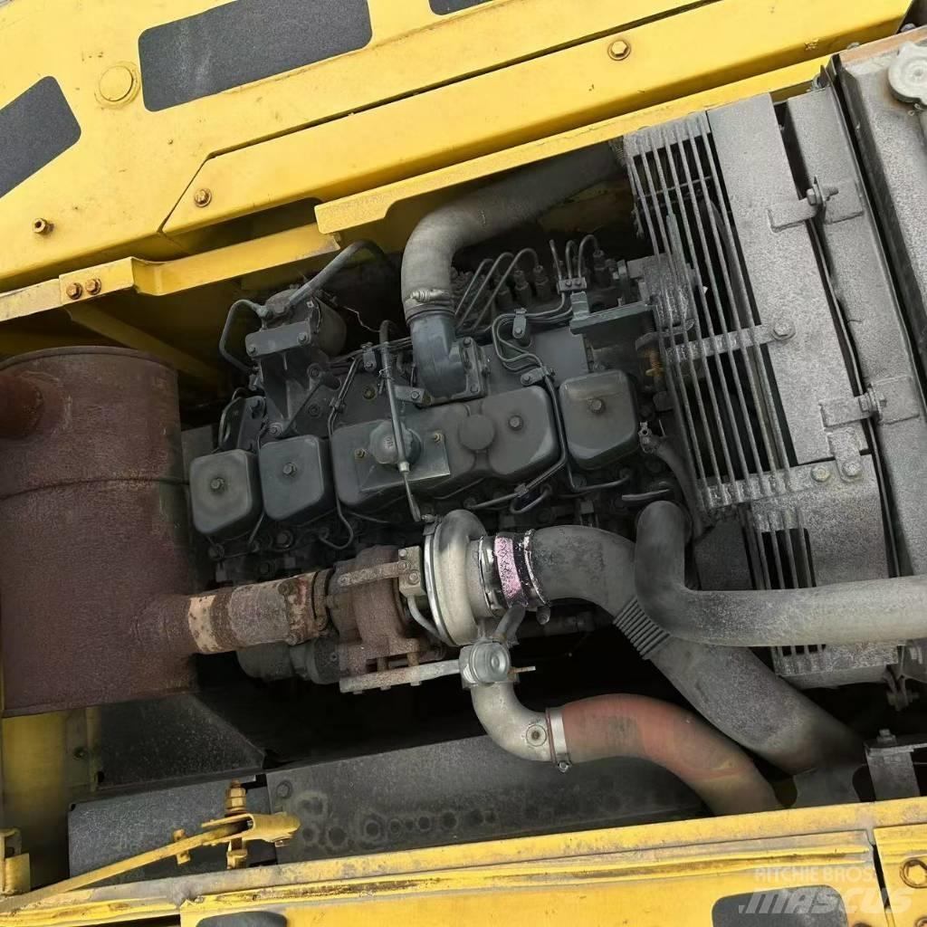 Komatsu 220-7 Pásová rýpadla