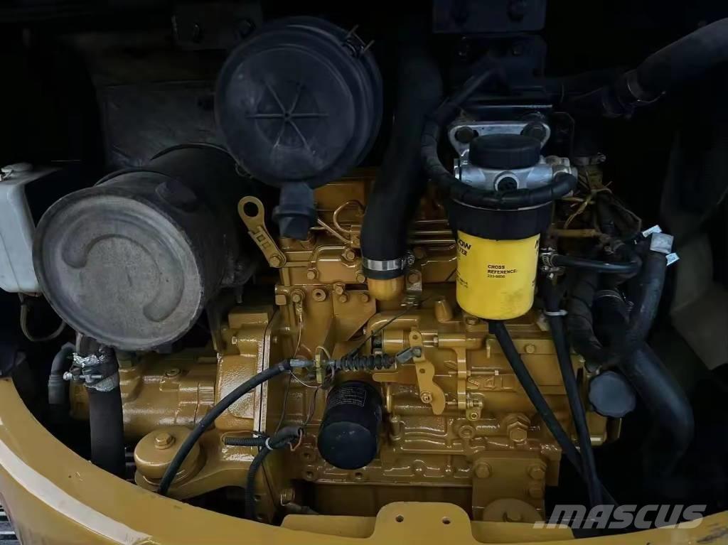 CAT 304 CR Mini rýpadla < 7t