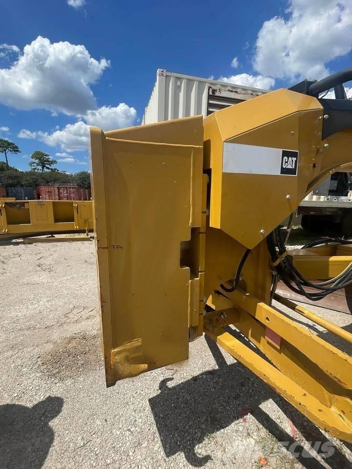 CAT 140 M 2 Grejdry
