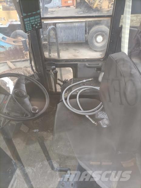 Komatsu WA 470 Kolové nakladače