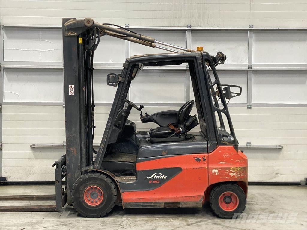 Linde E30-01 Akumulátorové vozíky