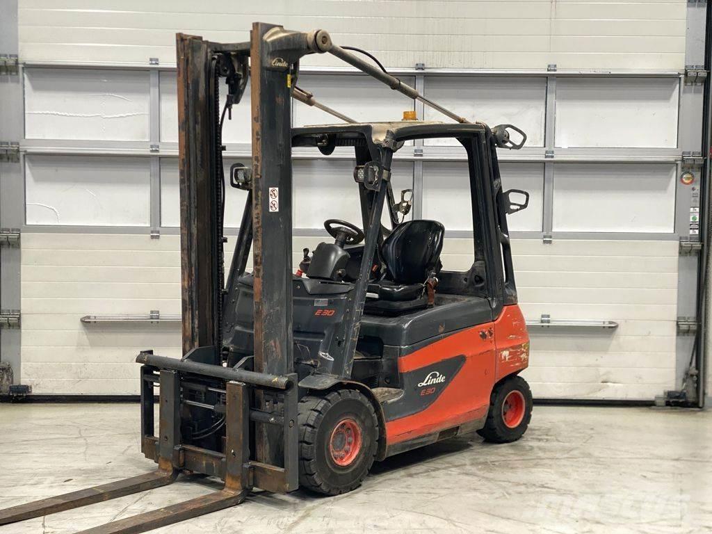 Linde E30-01 Akumulátorové vozíky