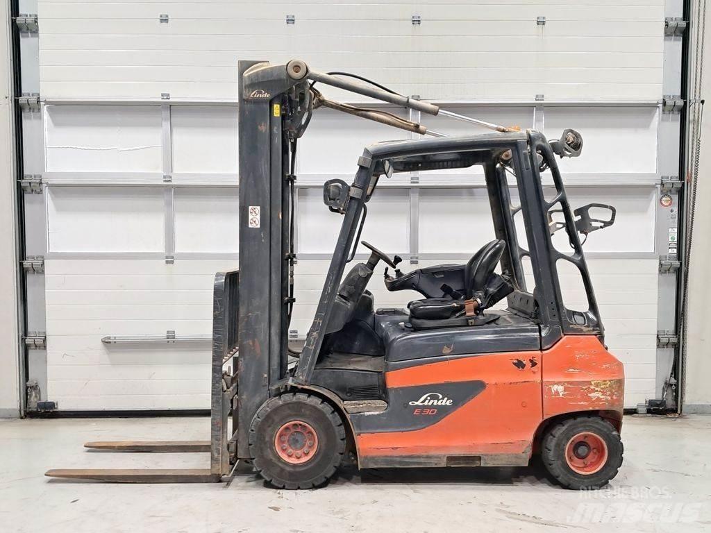 Linde E30-01 Akumulátorové vozíky