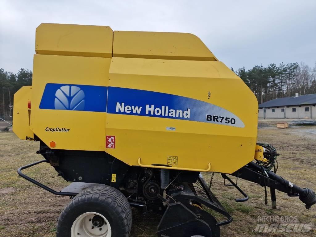New Holland BR 750 Lis na válcové balíky