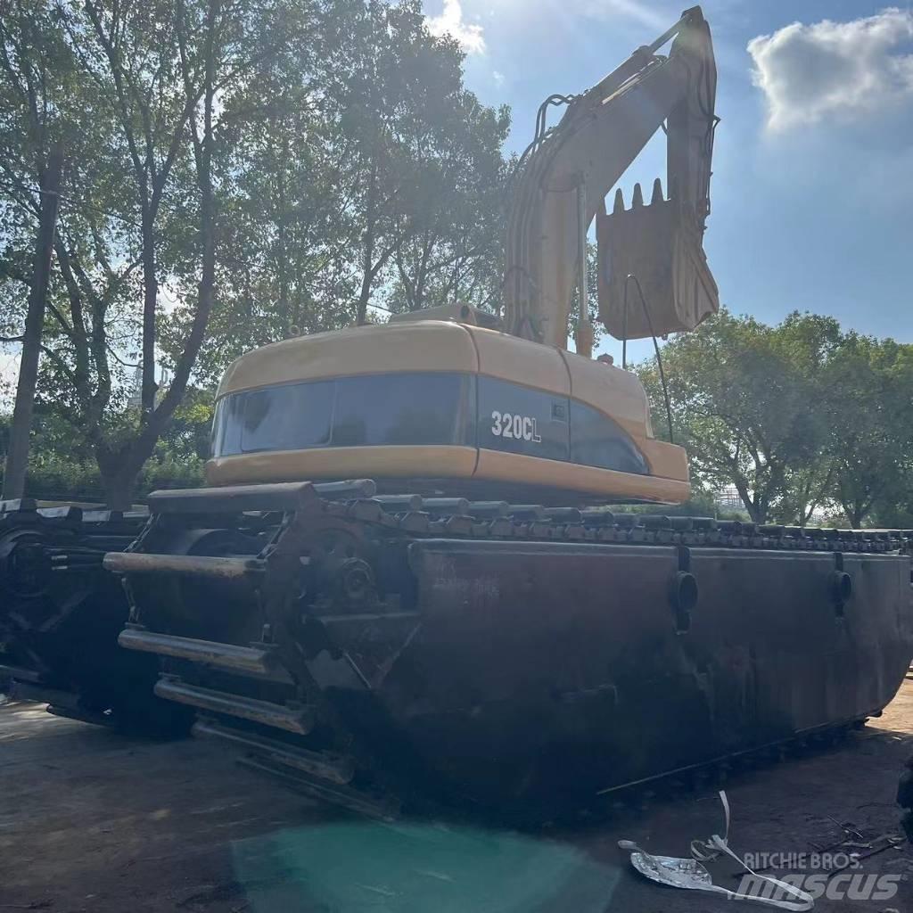 CAT 320 C Obojživelná rypadla