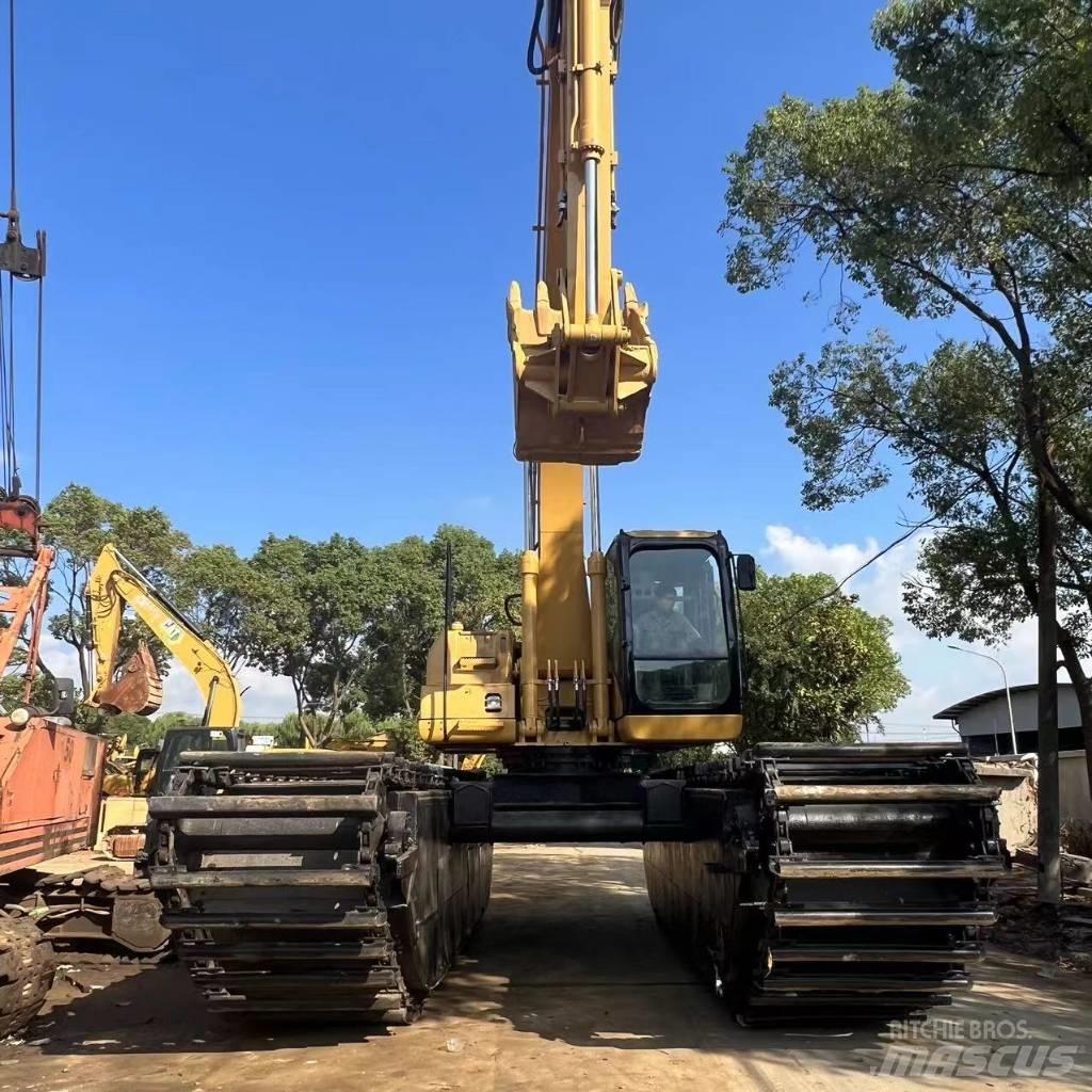 CAT 320 C Obojživelná rypadla