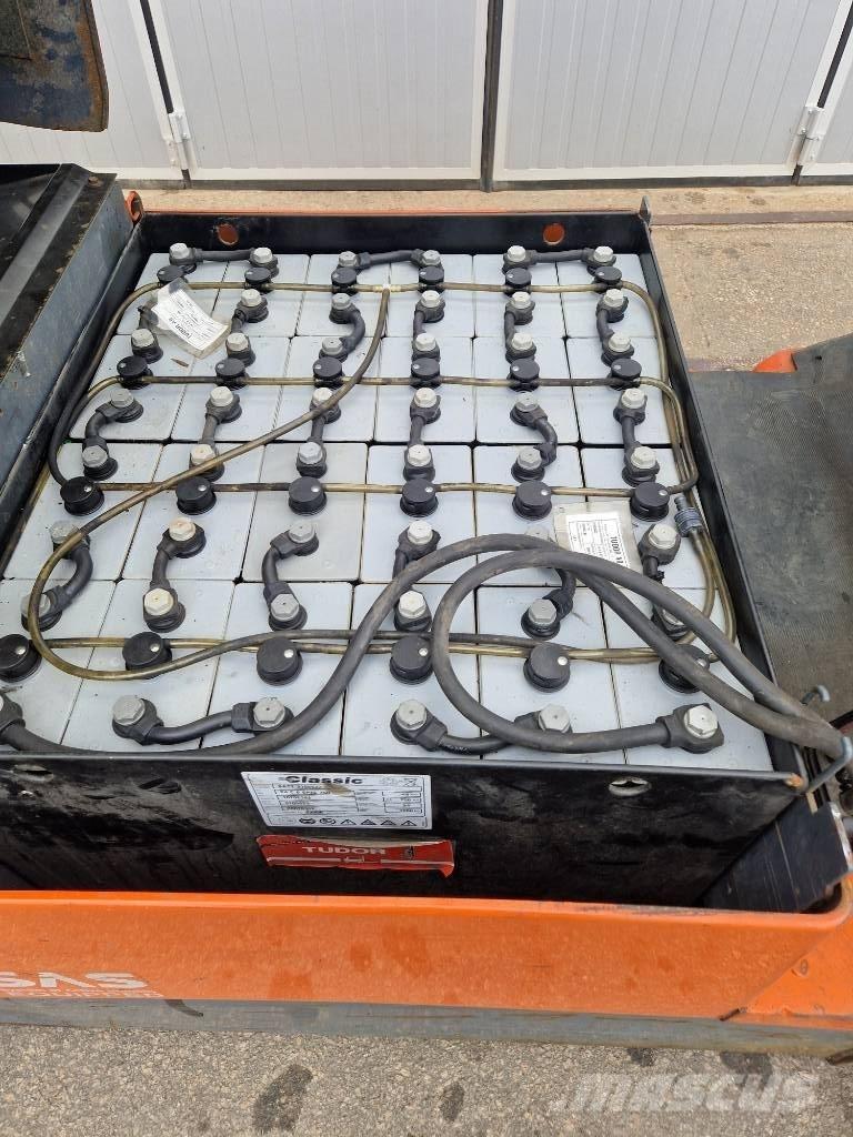 Toyota 7 FBEF 18 Akumulátorové vozíky