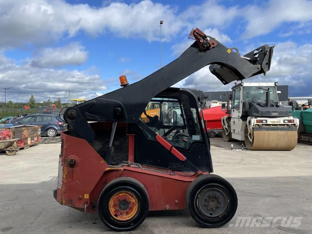 JCB R260 Smykem řízené nakladače