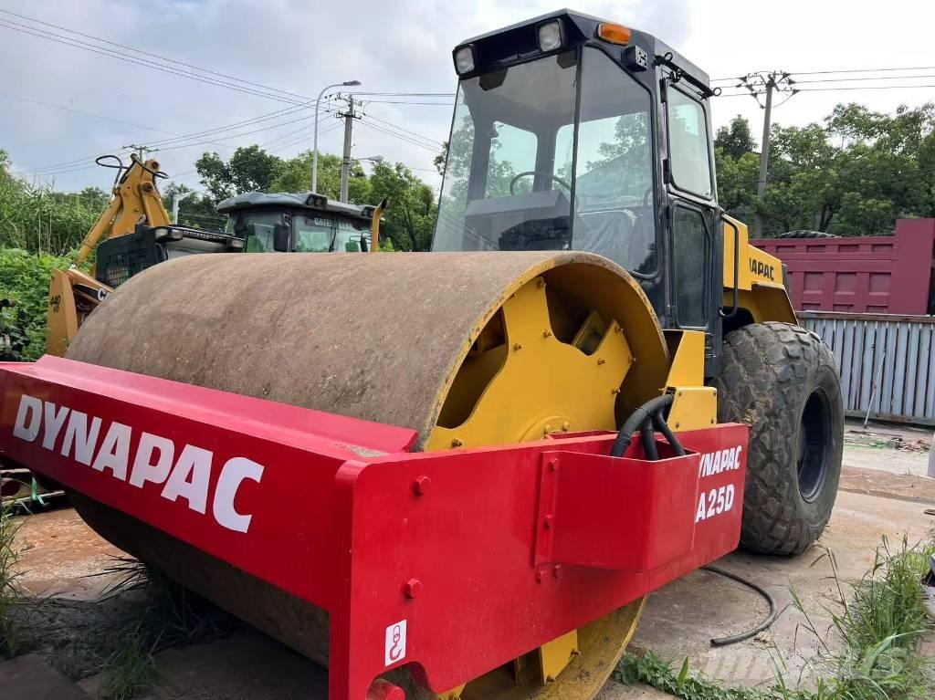 Dynapac CA25D Tahačové válce