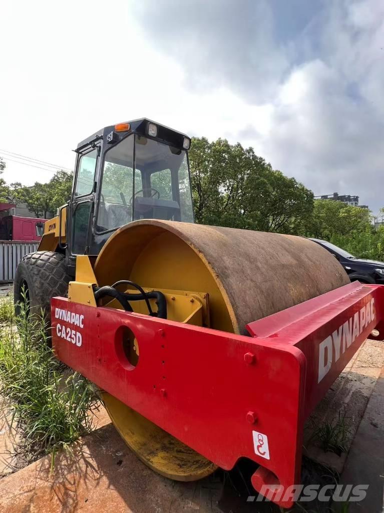 Dynapac CA25D Tahačové válce