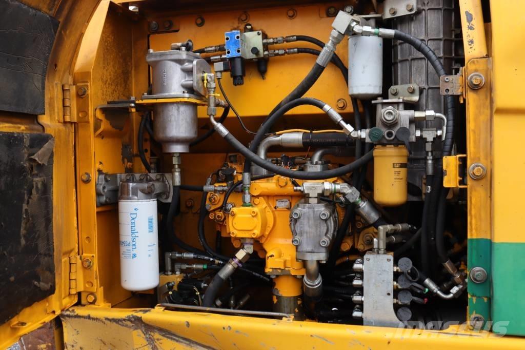 CAT 323 D Pásová rýpadla