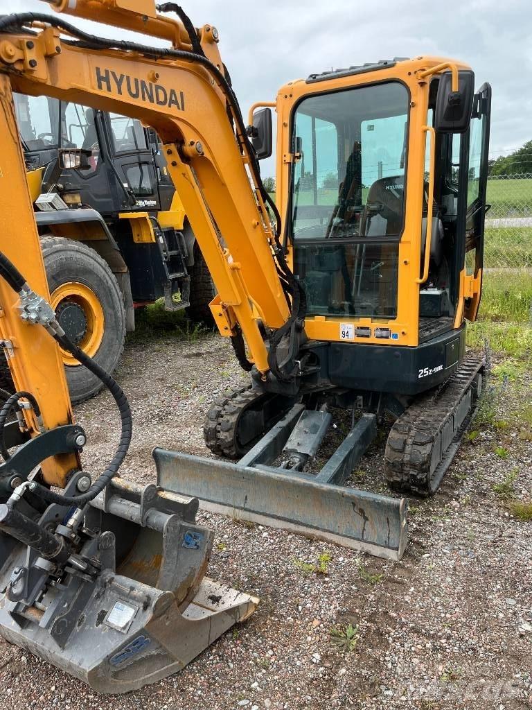 Hyundai R25Z-9 AK Mini rýpadla < 7t