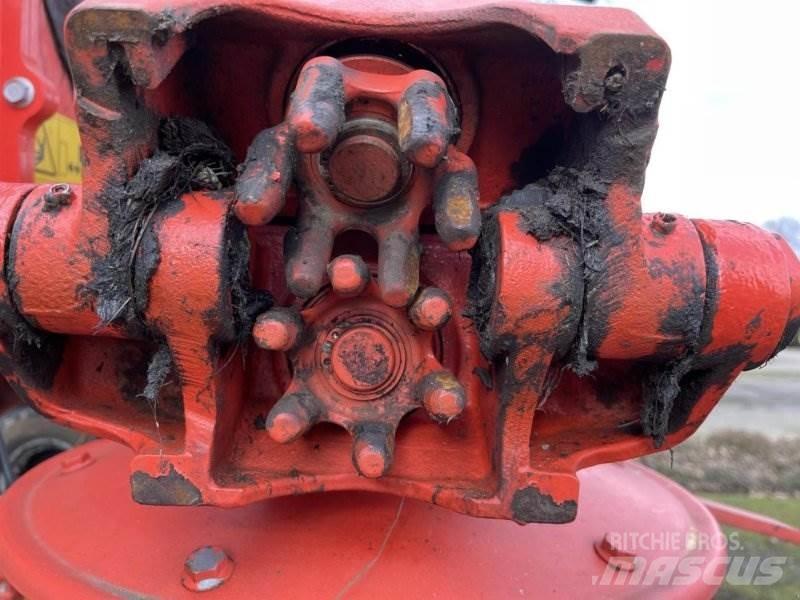 Kuhn GF 13002 Obraceče a shrabovače sena