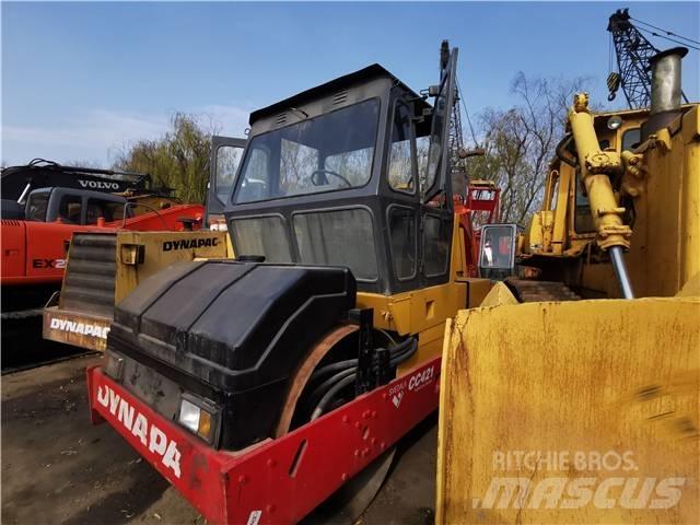 Dynapac CC421 Tahačové válce