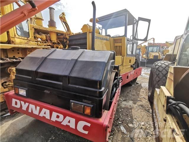 Dynapac CC421 Tahačové válce