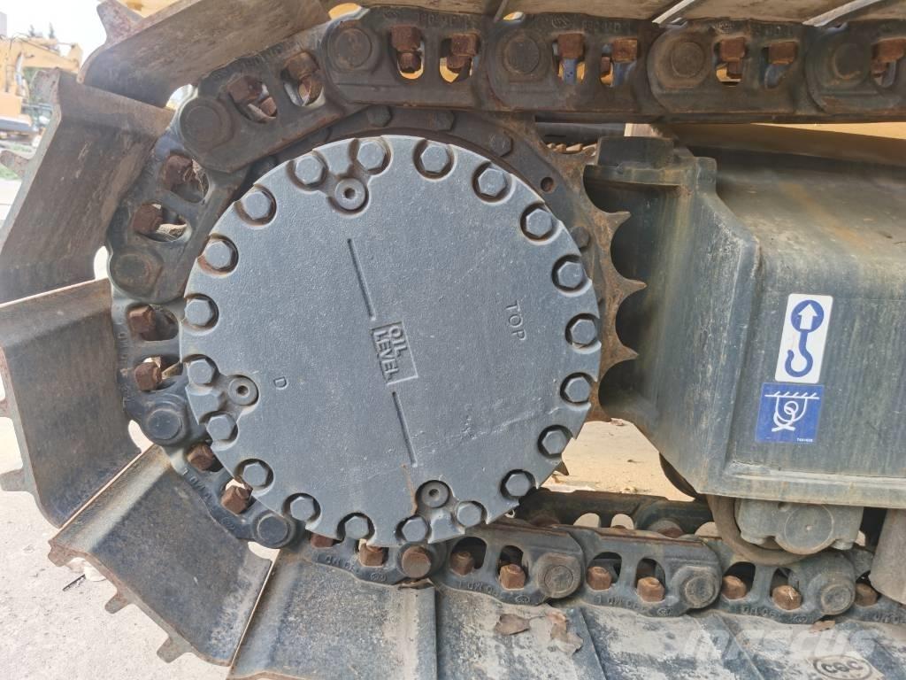 Komatsu PC 220-7 Pásová rýpadla