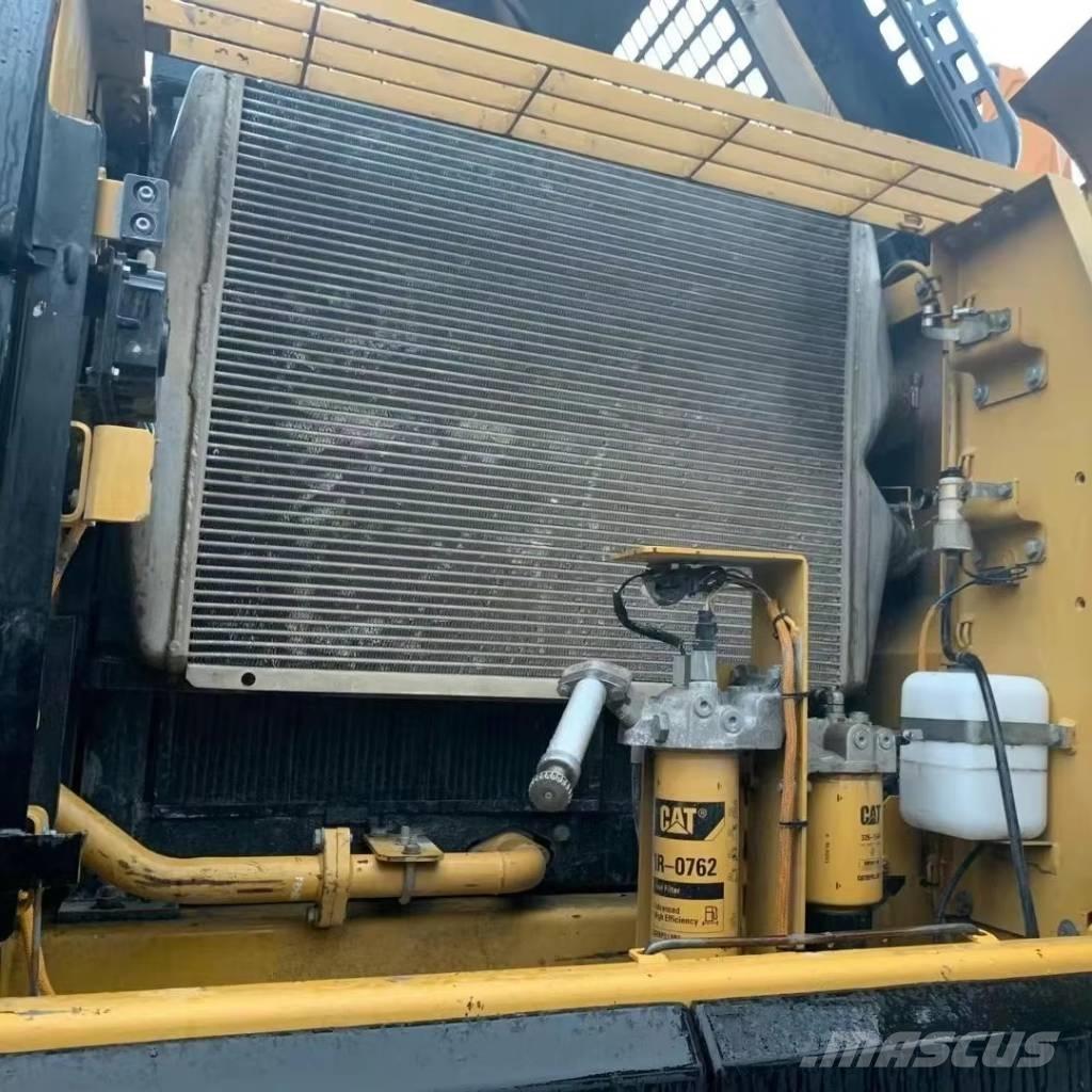 CAT 329 Pásová rýpadla