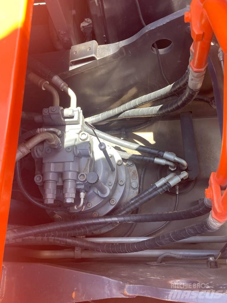 Hitachi ZX 240 Pásová rýpadla