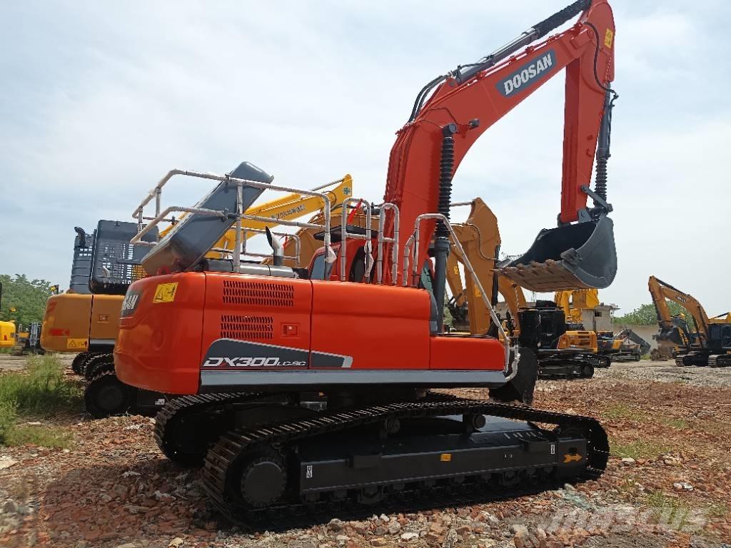 Doosan DX 300 Pásová rýpadla