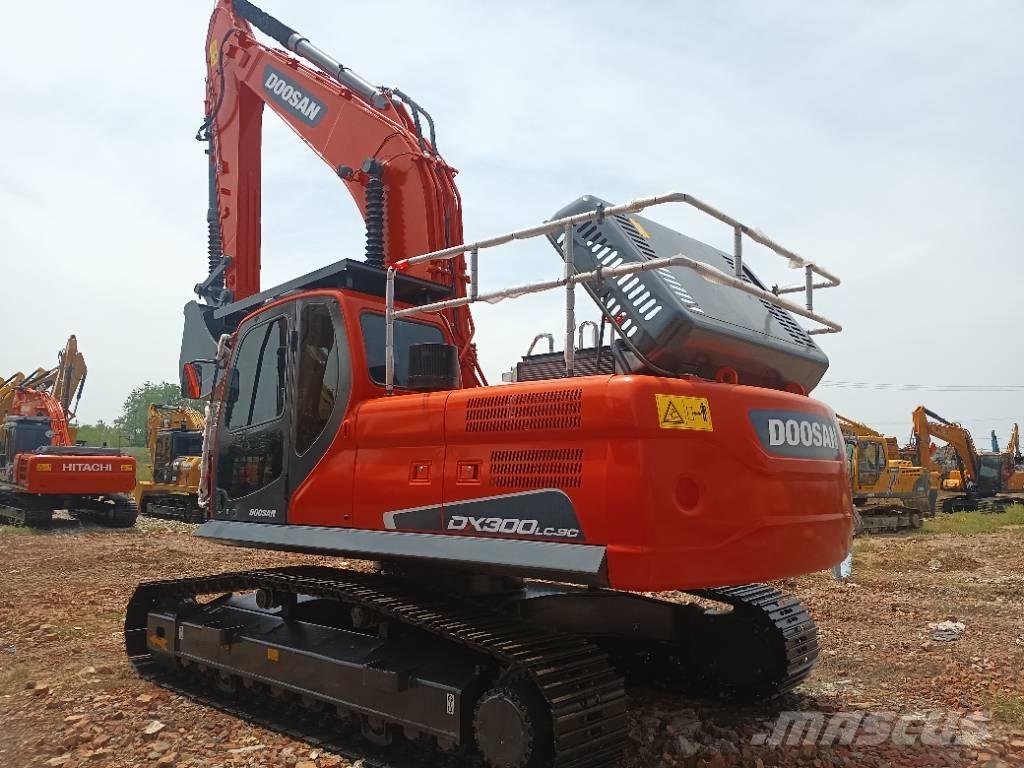 Doosan DX 300 Pásová rýpadla