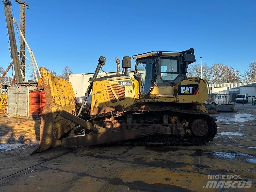 CAT D7E Pásové dozery