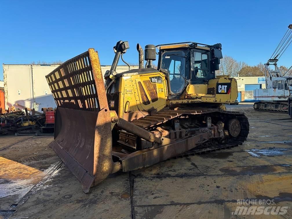 CAT D7E Pásové dozery