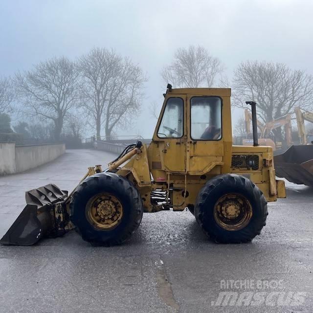 CAT 910 Kolové nakladače