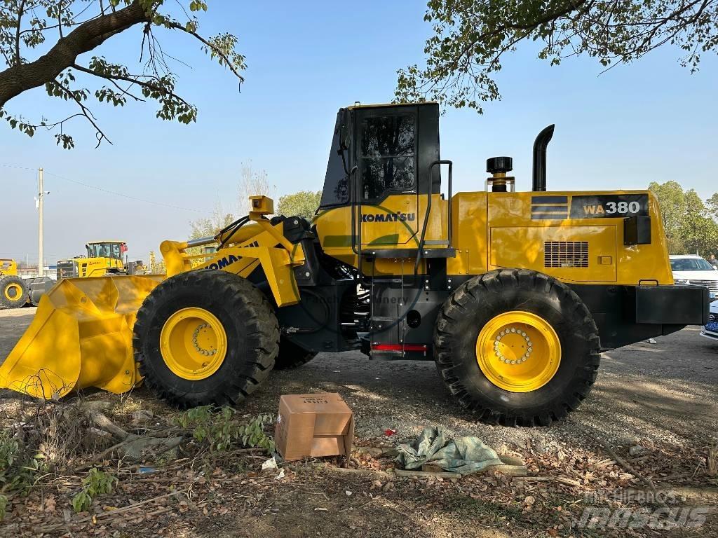 Komatsu WA 380 Kolové nakladače