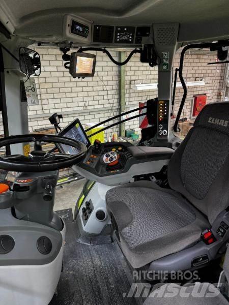 CLAAS AXION 830 Traktory
