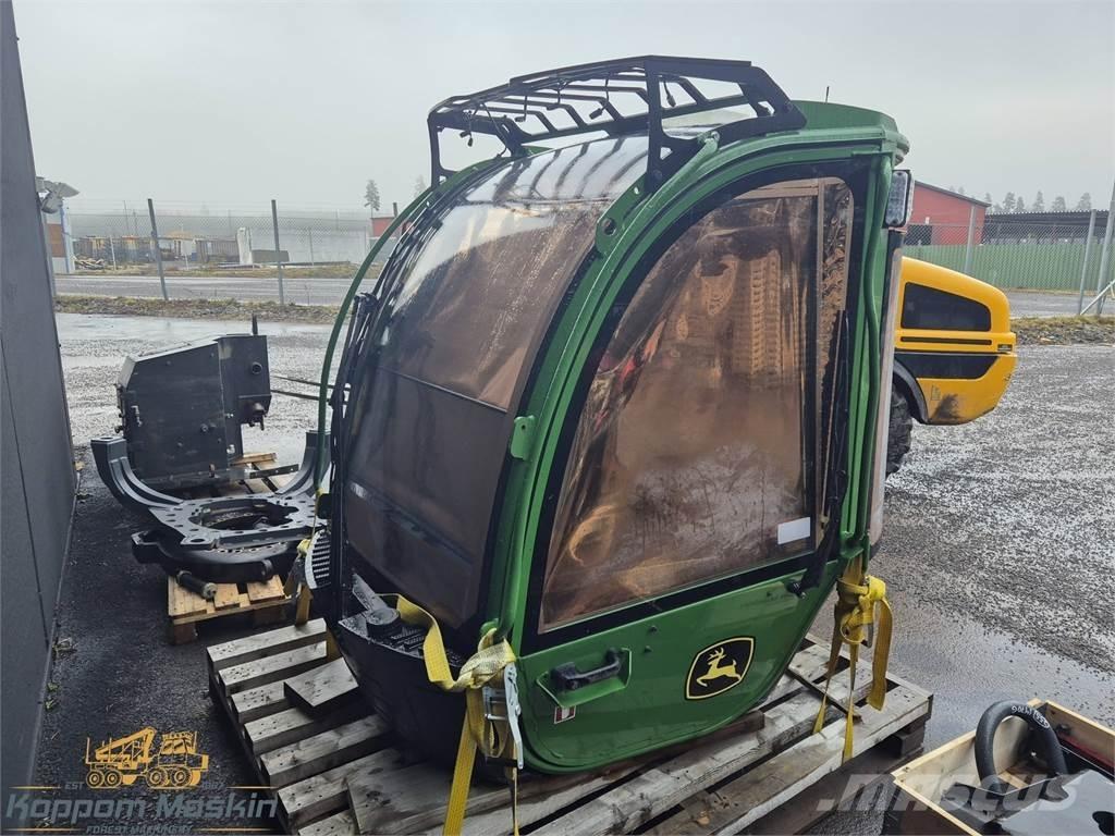 John Deere 1270G Kabiny a interiér