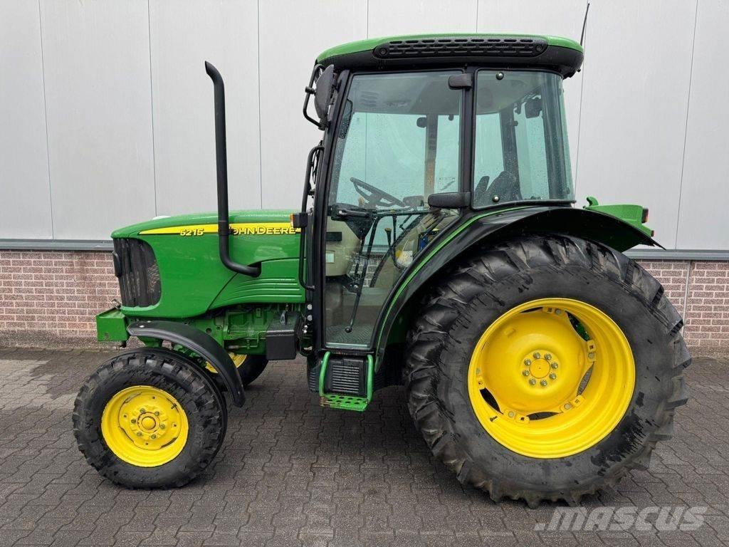 John Deere 5215 Sypače písku a soli
