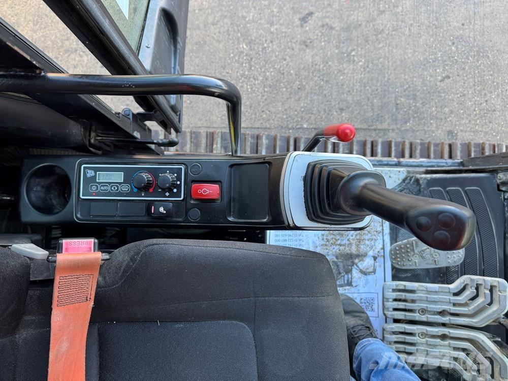 JCB JS130LC Pásová rýpadla