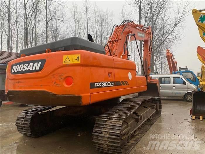 Doosan DX 300 Pásová rýpadla