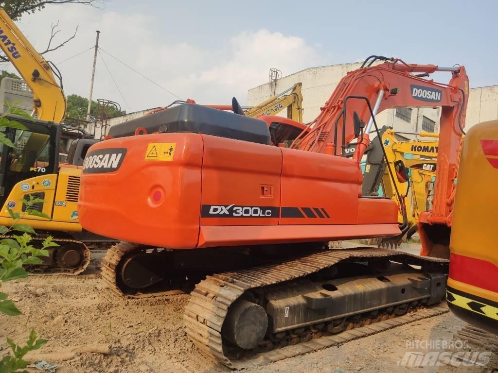 Doosan DX 300 Pásová rýpadla