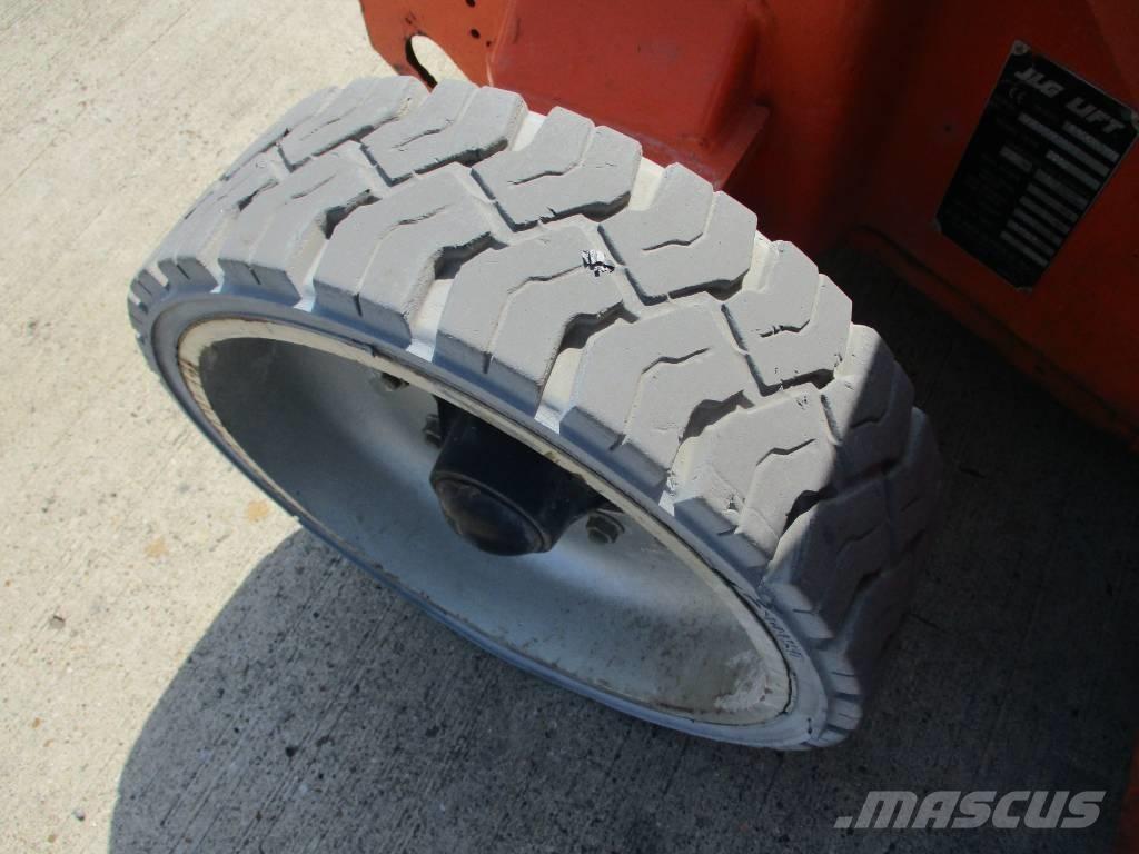 JLG E400AJPN (687) Kompaktní samohybné kloubové plošiny